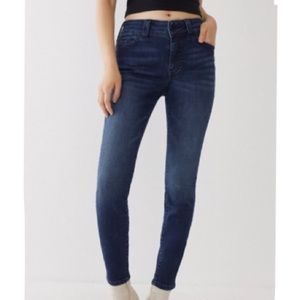 TRUE RELIGION “HALLE” BIG T Mid Rise Jeans
